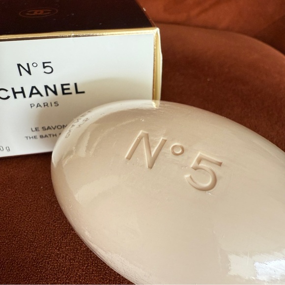 CHANEL No. 5 Perfumed Bath Soap Box - Picture 3 of 4